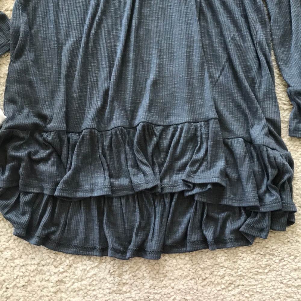 Off the Shoulder Bell Sleeve Top - Picture 4 of 6